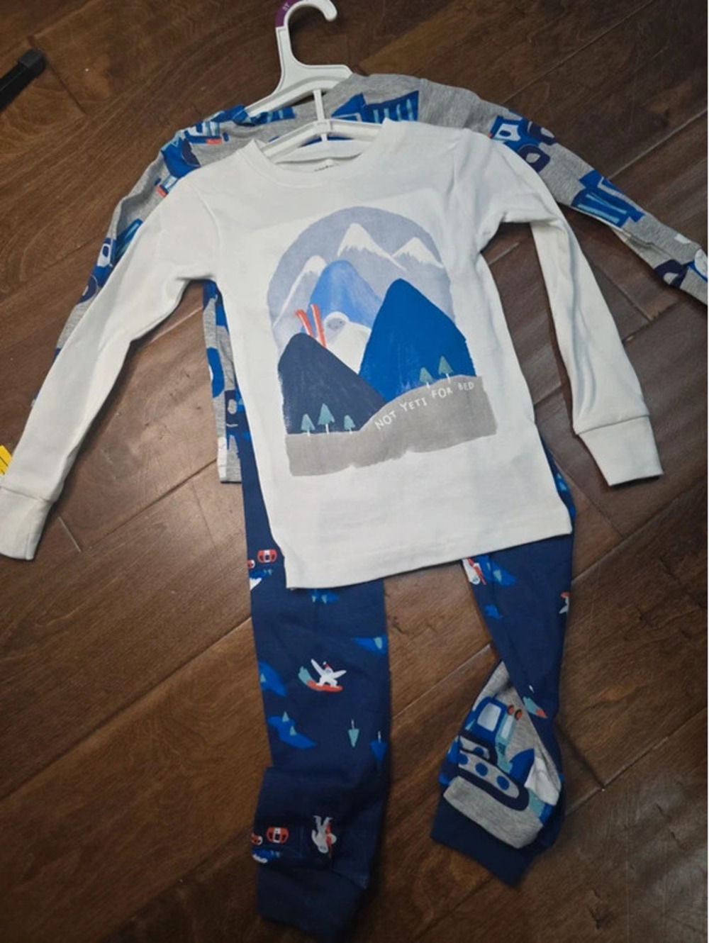 3t brand new pajamas from carter's item, 307G7